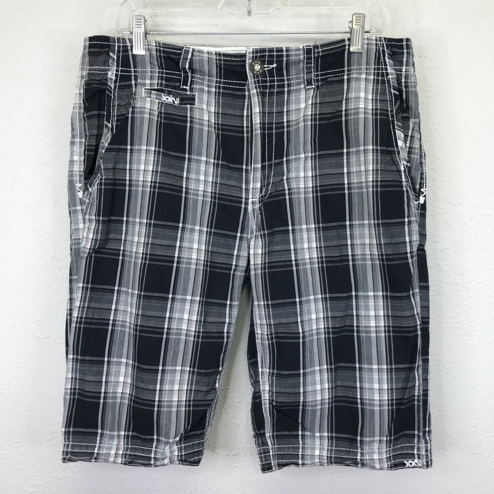 BKE Lodge Shorts Mens 33 Black Grey Plaid Standard Fit Contrast Stitch B6731